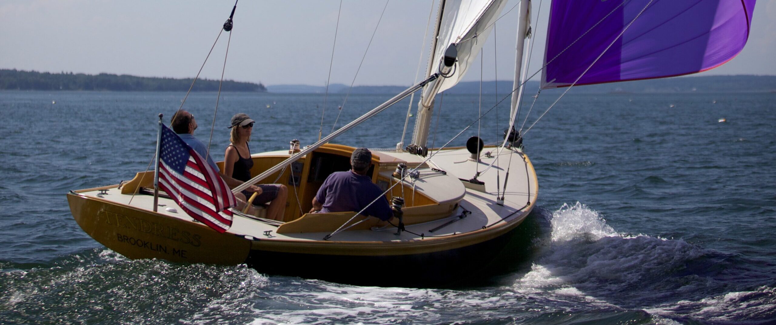 Tendress under spinnaker